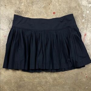 Lululemon Pleat to street skirt in black
Size: 6